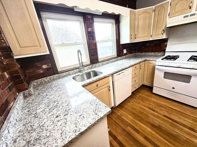 34 Upland Rd 2, Belmont, MA 02478