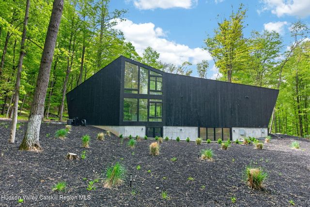 400 N Elting Corners Road, Highland, NY 12528