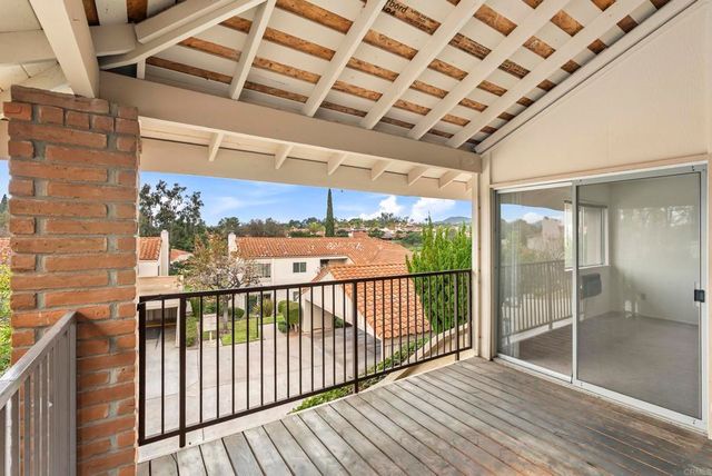 17463 Plaza Abierto 25, San Diego, CA 92128