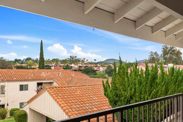 17463 Plaza Abierto 25, San Diego, CA 92128