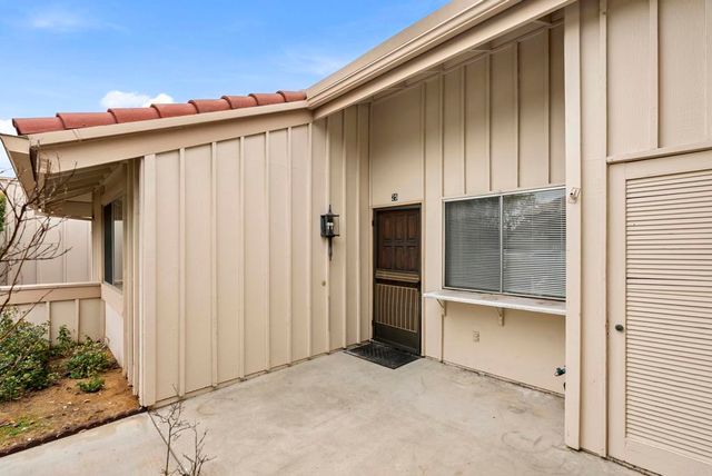 17463 Plaza Abierto 25, San Diego, CA 92128