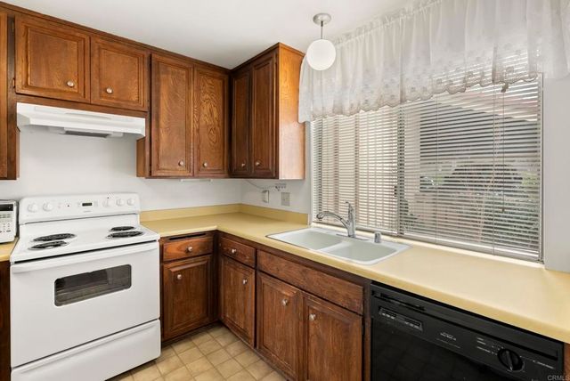 17463 Plaza Abierto 25, San Diego, CA 92128