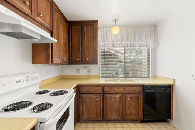 17463 Plaza Abierto 25, San Diego, CA 92128