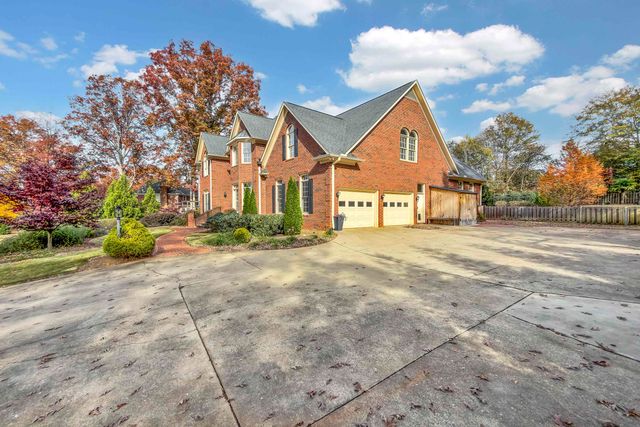111 W Woodglen Road, Spartanburg, SC 29301