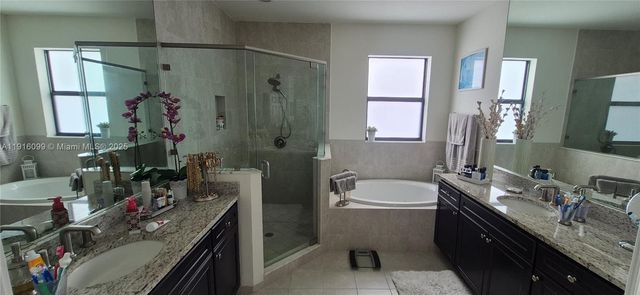 8760 NW 102nd Ct, Doral, FL 33178