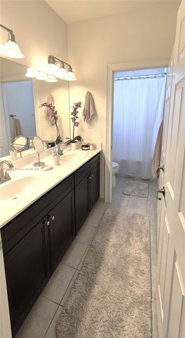 8760 NW 102nd Ct, Doral, FL 33178