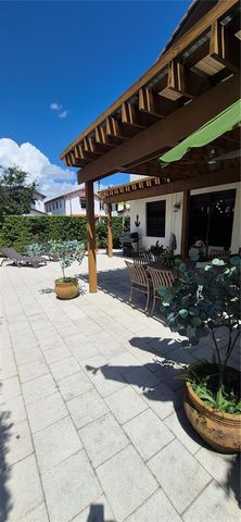 8760 NW 102nd Ct, Doral, FL 33178