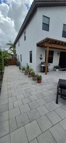 8760 NW 102nd Ct, Doral, FL 33178