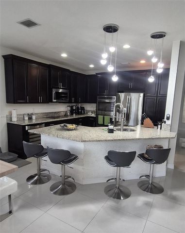 8760 NW 102nd Ct, Doral, FL 33178