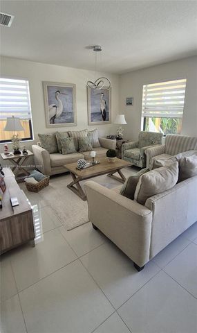 8760 NW 102nd Ct, Doral, FL 33178