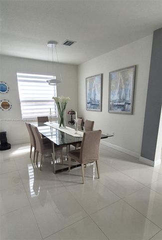 8760 NW 102nd Ct, Doral, FL 33178