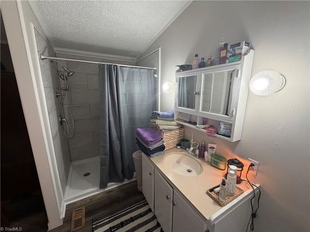 4509 Oakley Court, Walkertown, NC 27051