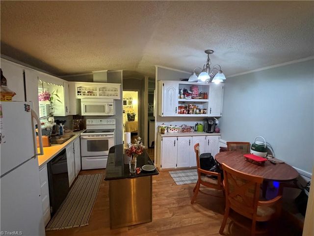 4509 Oakley Court, Walkertown, NC 27051