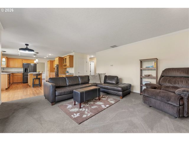 14388 Se MEADOWS Ln, Clackamas, OR 97015