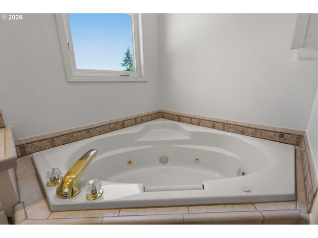 14388 Se MEADOWS Ln, Clackamas, OR 97015