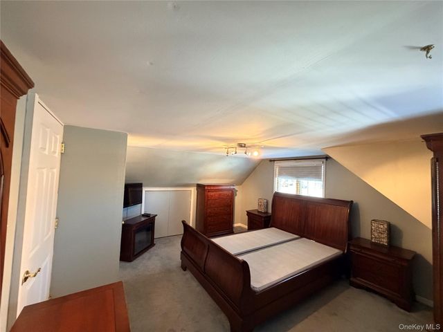 140 10th Avenue, West Babylon, NY 11704