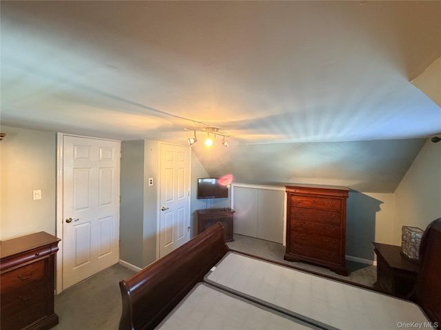 140 10th Avenue, West Babylon, NY 11704