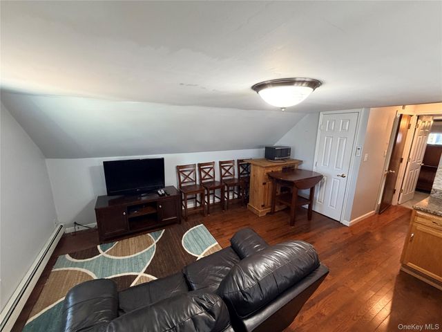 140 10th Avenue, West Babylon, NY 11704