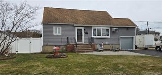 140 10th Avenue, West Babylon, NY 11704