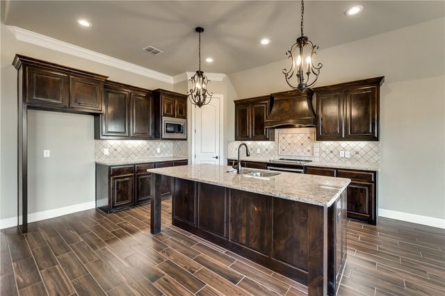 3100 Main Street, Granbury, TX 76049