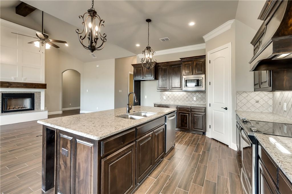 3100 Main Street, Granbury, TX 76049