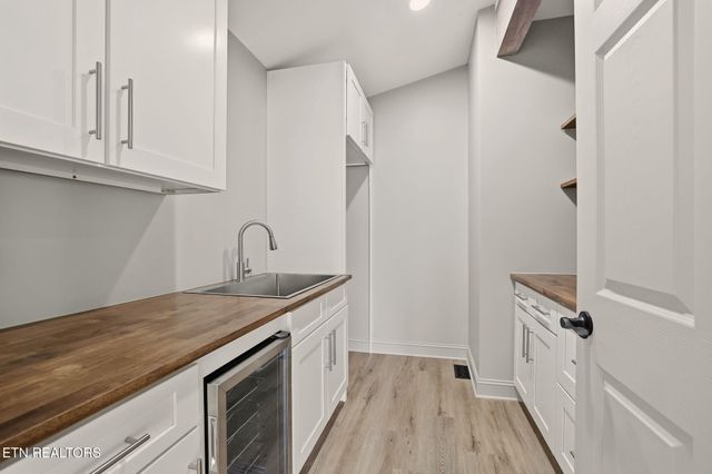 6815 Dorchester Drive, Knoxville, TN 37909