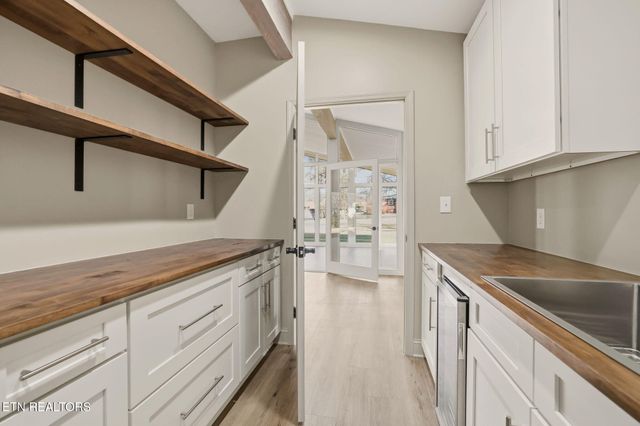 6815 Dorchester Drive, Knoxville, TN 37909