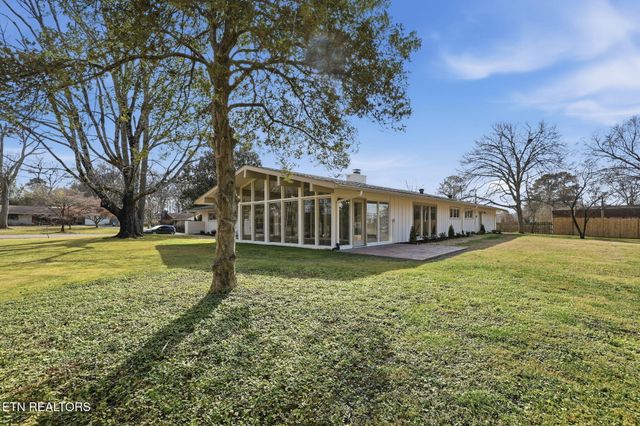 6815 Dorchester Drive, Knoxville, TN 37909