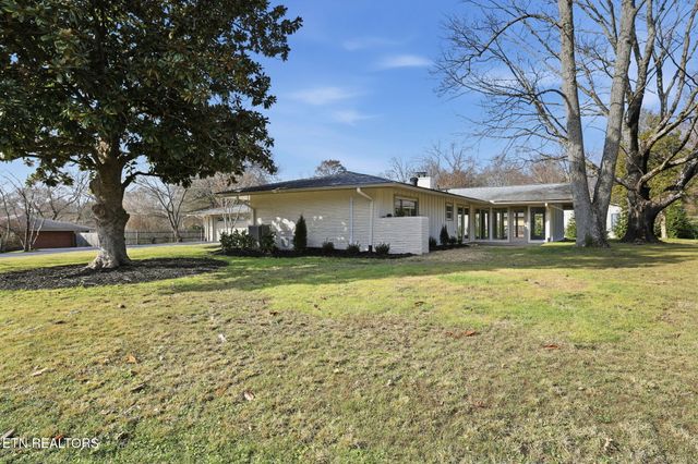 6815 Dorchester Drive, Knoxville, TN 37909