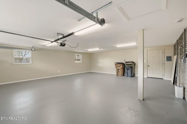 6815 Dorchester Drive, Knoxville, TN 37909