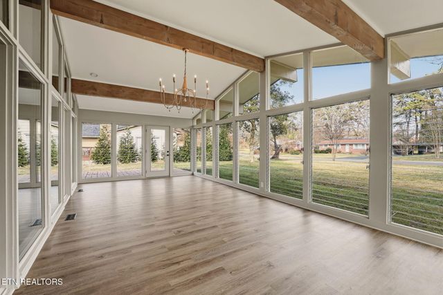 6815 Dorchester Drive, Knoxville, TN 37909