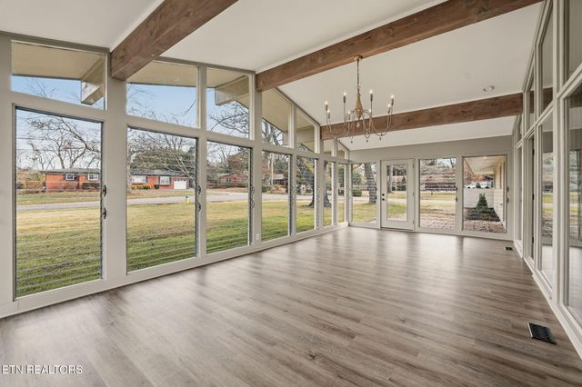 6815 Dorchester Drive, Knoxville, TN 37909