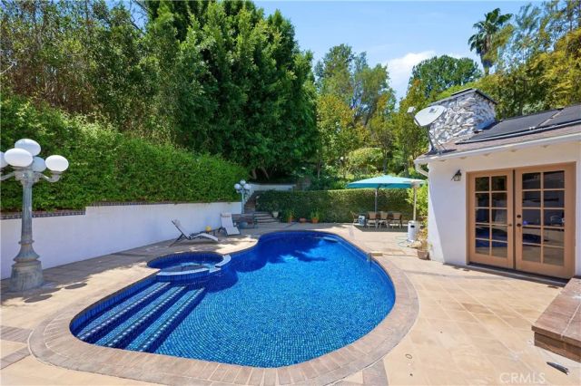 18000 Karen Drive, Encino, CA 91316
