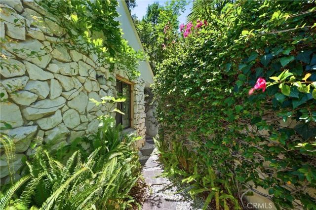 18000 Karen Drive, Encino, CA 91316