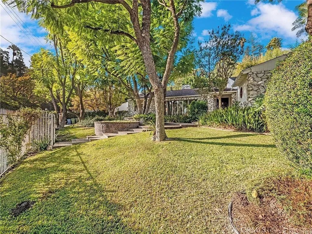 18000 Karen Drive, Encino, CA 91316