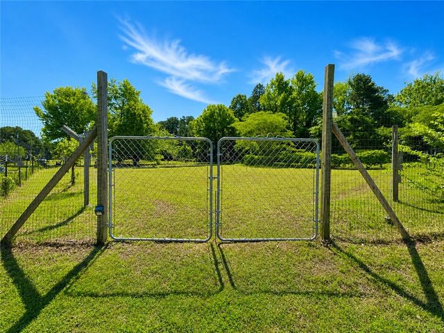 333 Hide-A-Way Lane, London, AR 72847