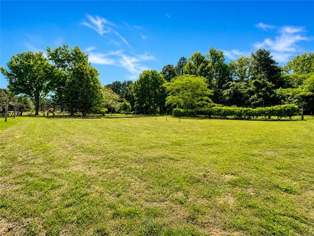 333 Hide-A-Way Lane, London, AR 72847