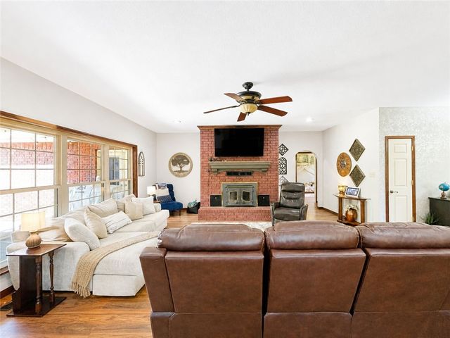 333 Hide-A-Way Lane, London, AR 72847
