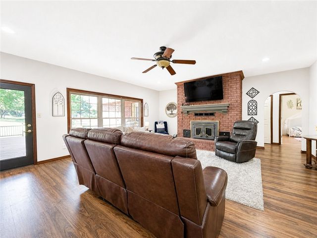 333 Hide-A-Way Lane, London, AR 72847
