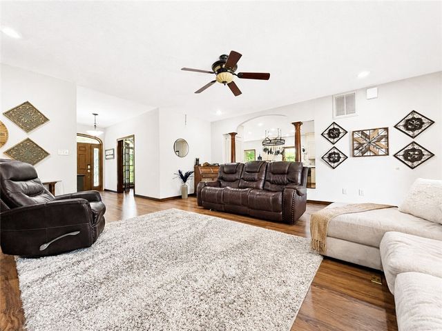 333 Hide-A-Way Lane, London, AR 72847