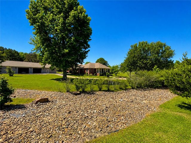 333 Hide-A-Way Lane, London, AR 72847