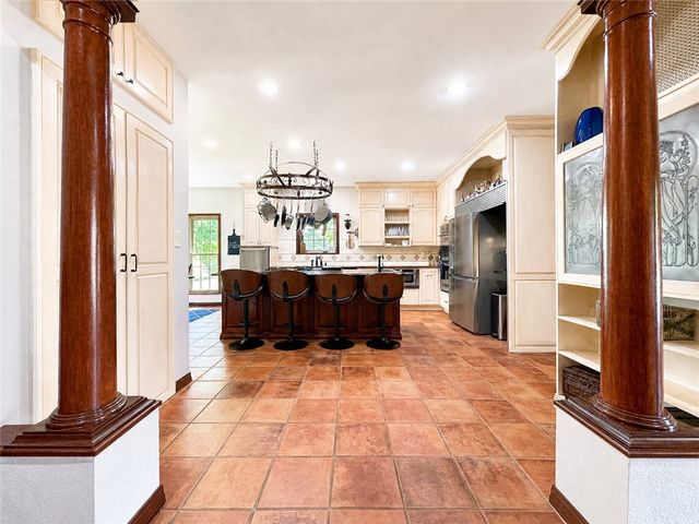 333 Hide-A-Way Lane, London, AR 72847