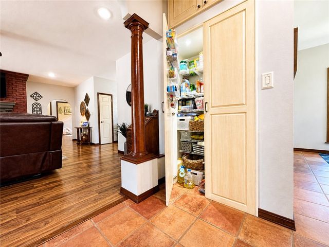 333 Hide-A-Way Lane, London, AR 72847
