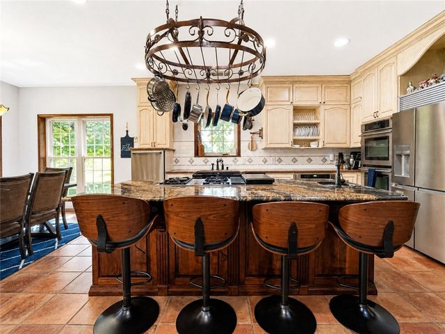 333 Hide-A-Way Lane, London, AR 72847