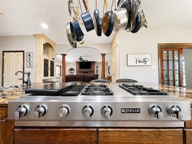 333 Hide-A-Way Lane, London, AR 72847