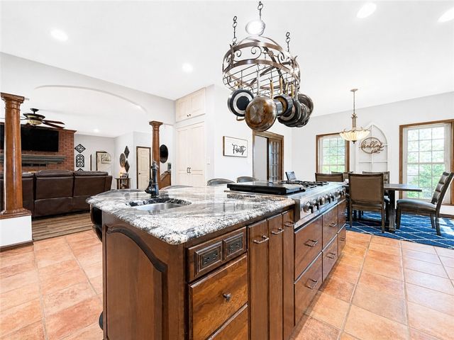 333 Hide-A-Way Lane, London, AR 72847