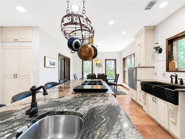 333 Hide-A-Way Lane, London, AR 72847