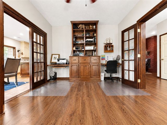 333 Hide-A-Way Lane, London, AR 72847