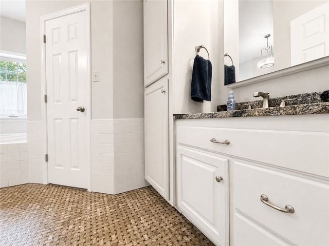 333 Hide-A-Way Lane, London, AR 72847