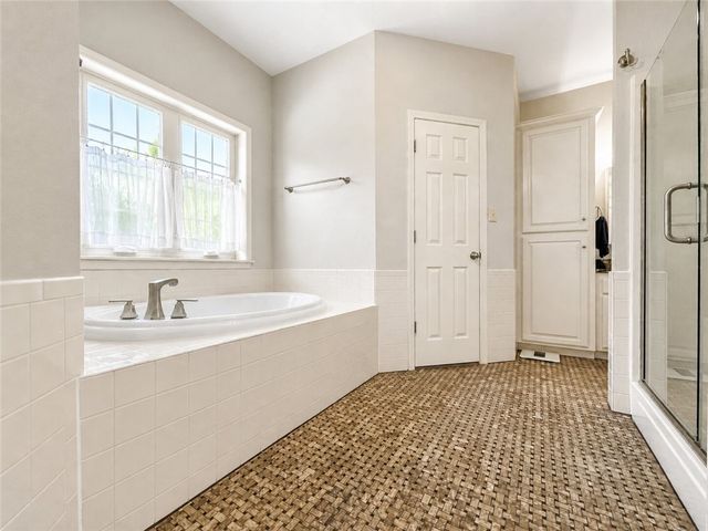 333 Hide-A-Way Lane, London, AR 72847
